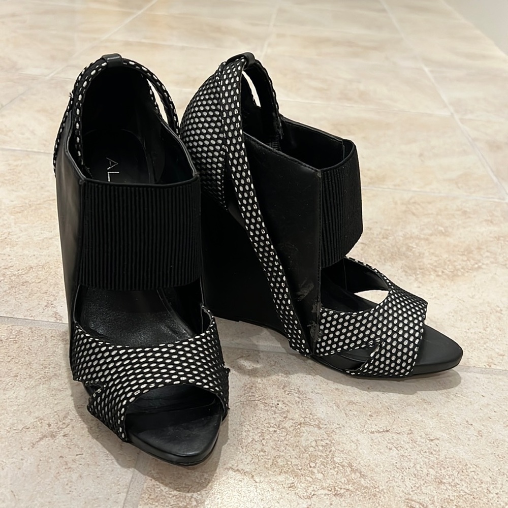 ALDO Wedge White Polka Dot Ankle Strap Heel Sandal US 6.5 (37)